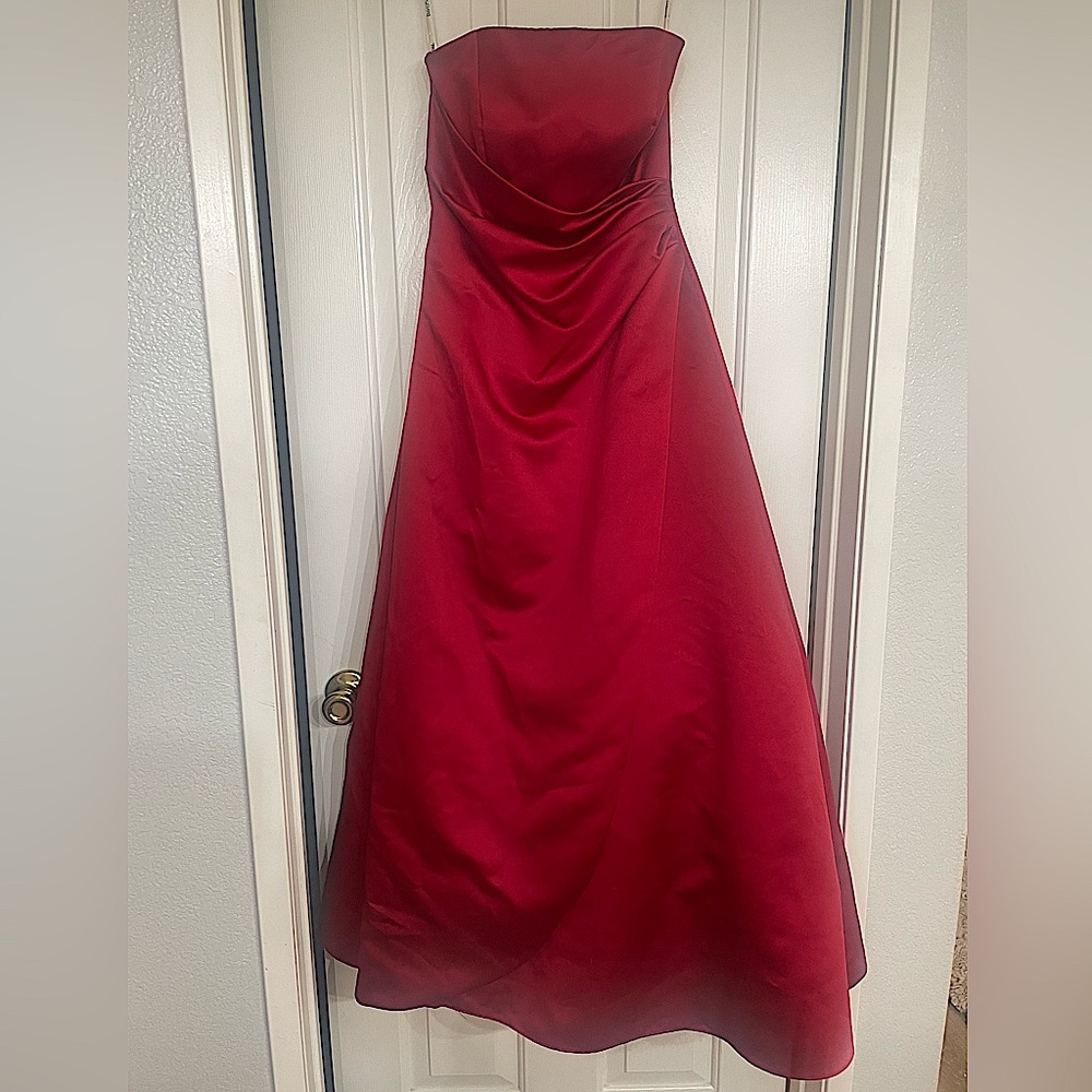 David’s Bridal Red Formal/Prom/Bridesmaid Dress Size 4